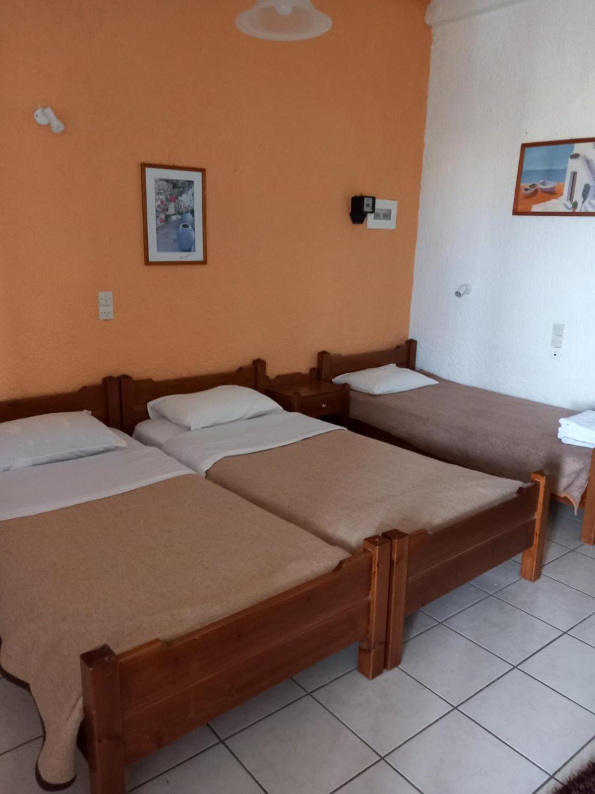 Antikristo Rooms Karteros Exterior foto
