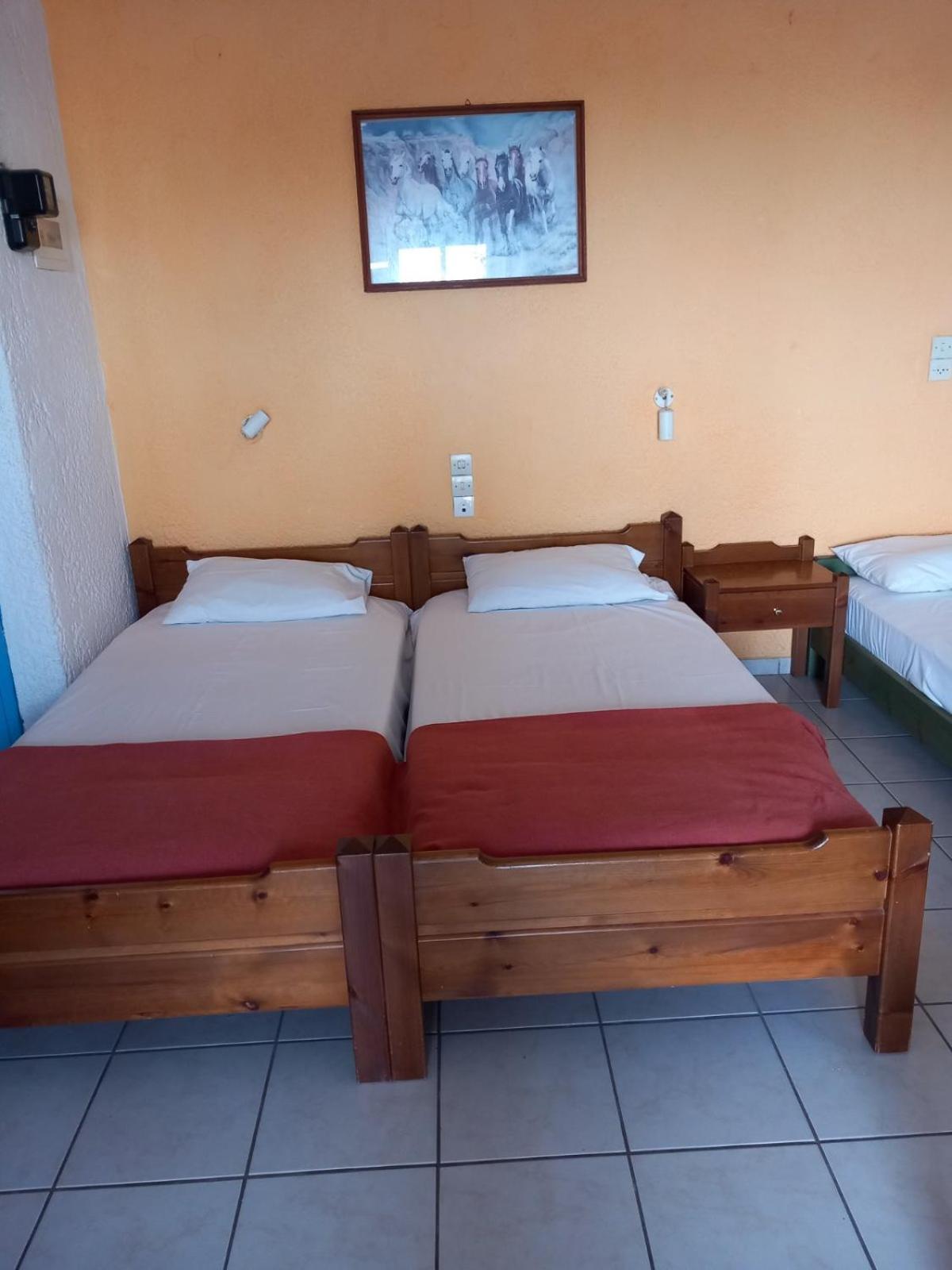 Antikristo Rooms Karteros Exterior foto
