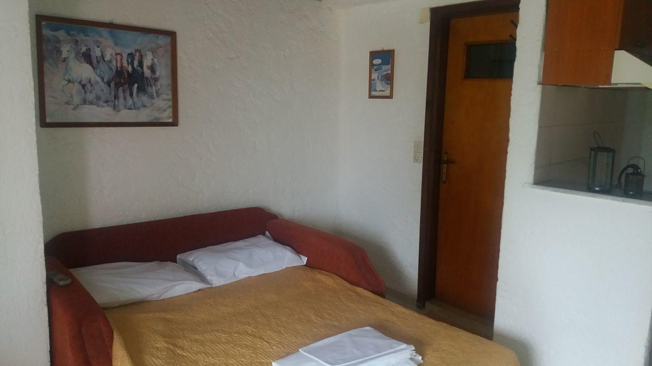 Antikristo Rooms Karteros Exterior foto