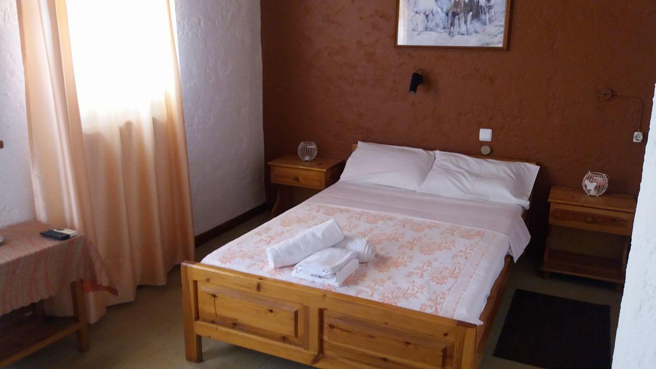 Antikristo Rooms Karteros Exterior foto