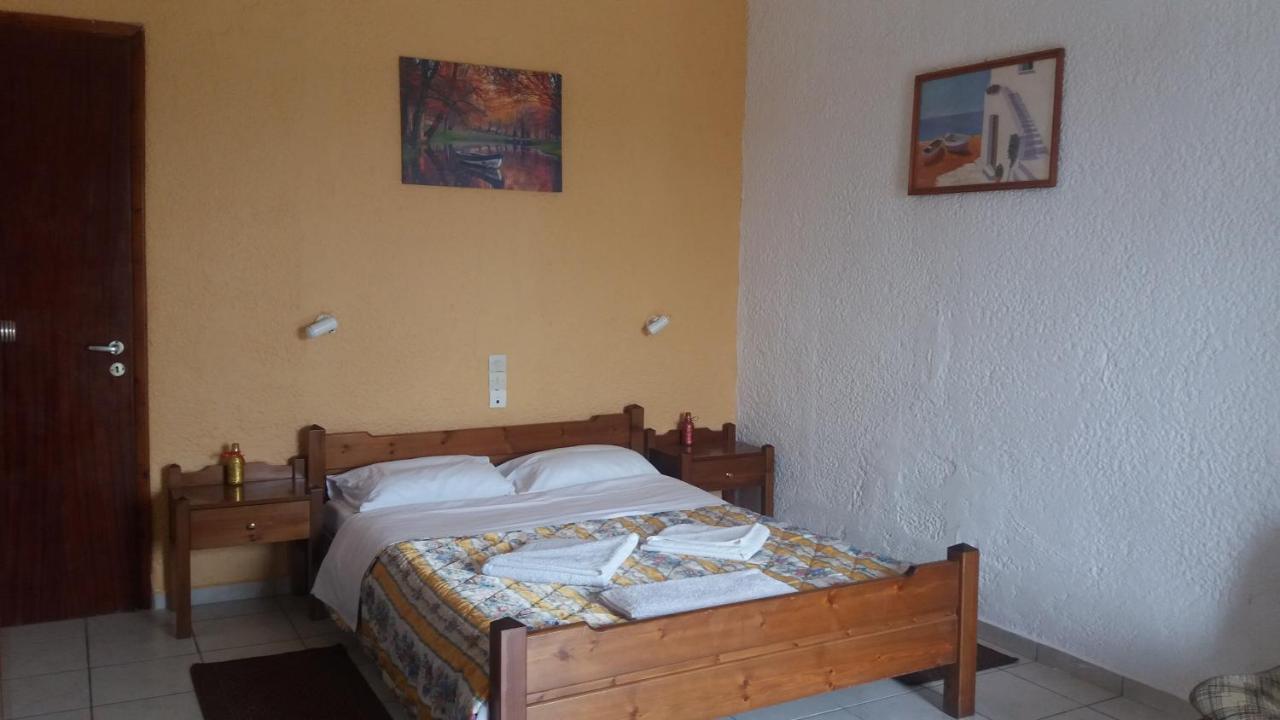 Antikristo Rooms Karteros Exterior foto
